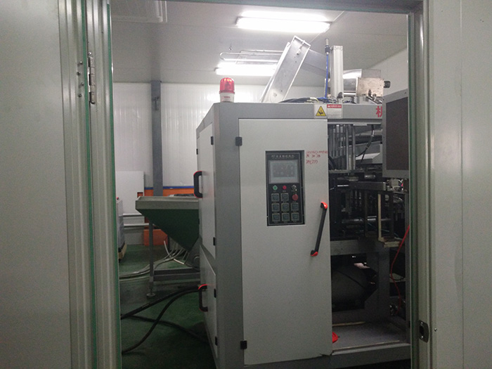 吉拓機(jī)械走向世界無菌凈化生產(chǎn)線吹瓶機(jī)