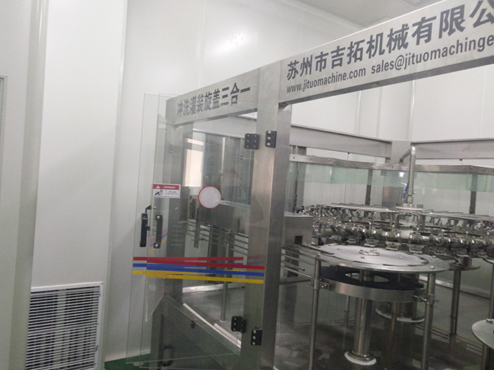 無菌灌裝機(jī)三合一機(jī)型